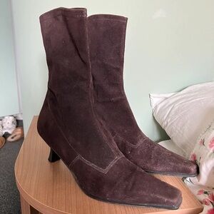 Elegant Women's Heeled Boots in Rich Brown